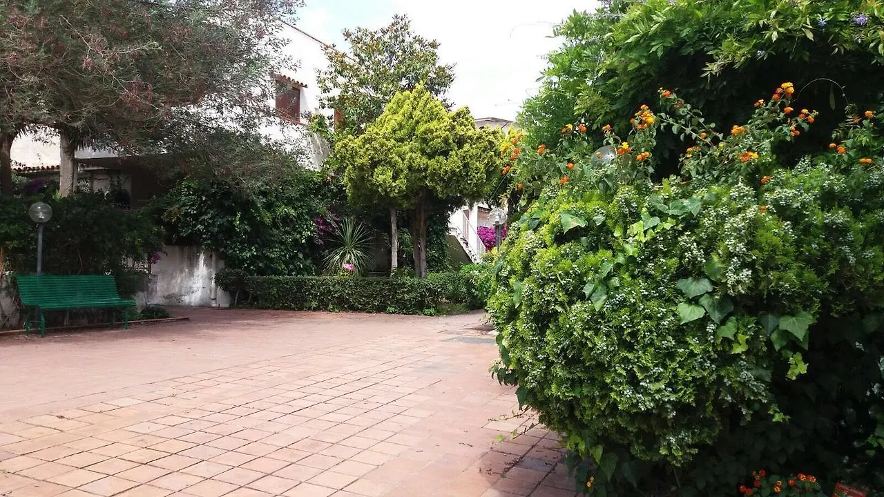Bianca Maison Apartment 지아르디니낙소스